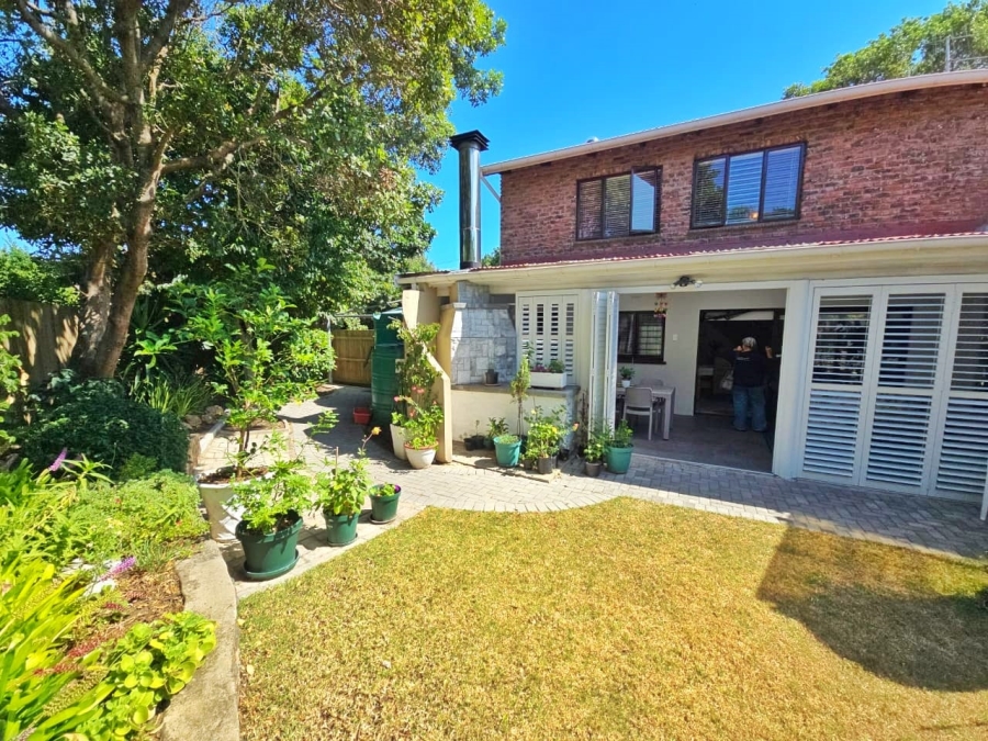 5 Bedroom Property for Sale in Kingfisher Creek Western Cape